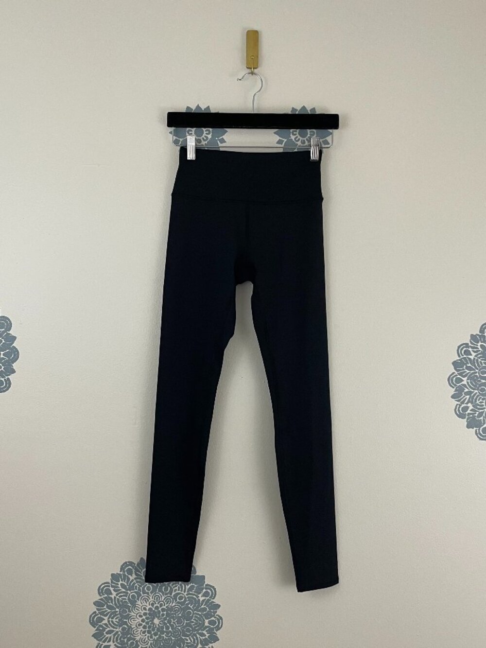 Alo Yoga High Waist Airlift Leggings in Black Size Medium